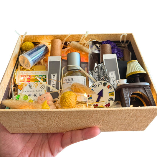 驚喜療癒禮盒 女友生日禮物 Social Battery Gift Box — 男友首選,10件套裝一次搞定